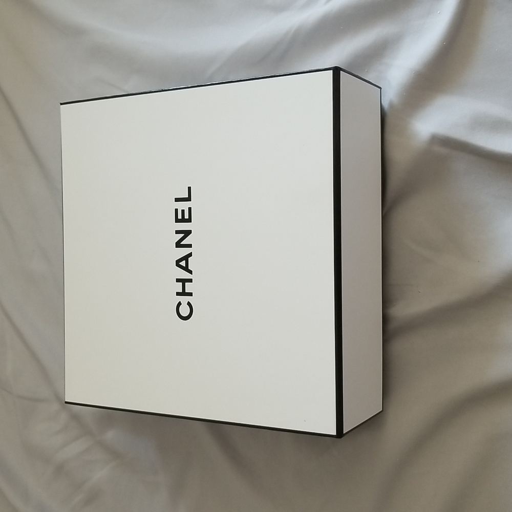 Chanel gift box